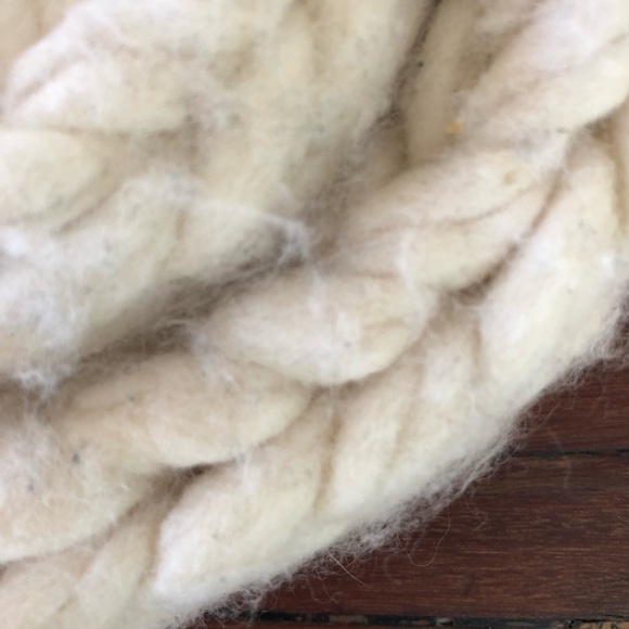 Thick winter scarf - Picture 2 of 4